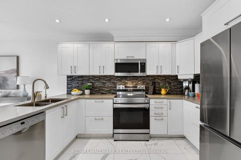 Photo 8 at 33 Topaz Court, Maple, Vaughan