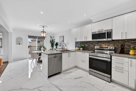 Photo 10 at 33 Topaz Court, Maple, Vaughan