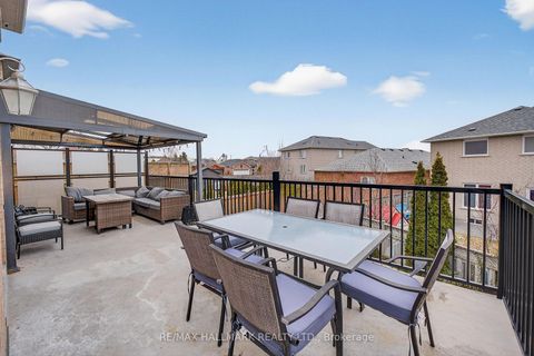 Photo 12 at 33 Topaz Court, Maple, Vaughan