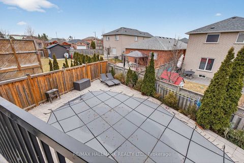 Photo 14 at 33 Topaz Court, Maple, Vaughan