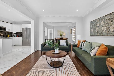 Photo 17 at 33 Topaz Court, Maple, Vaughan