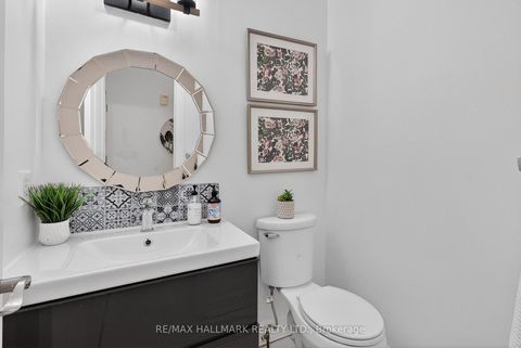 Photo 19 at 33 Topaz Court, Maple, Vaughan