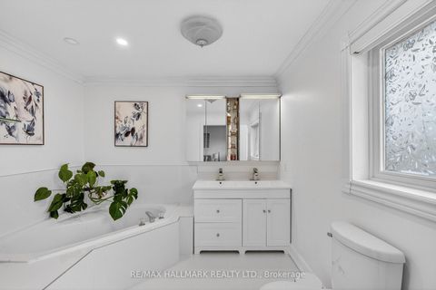 Photo 25 at 33 Topaz Court, Maple, Vaughan