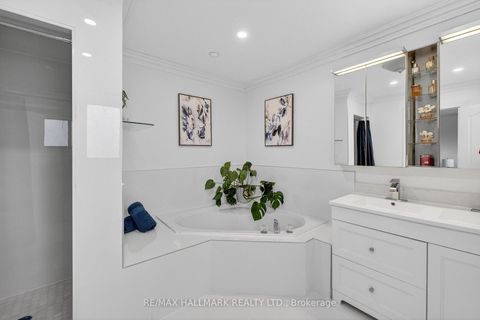 Photo 26 at 33 Topaz Court, Maple, Vaughan