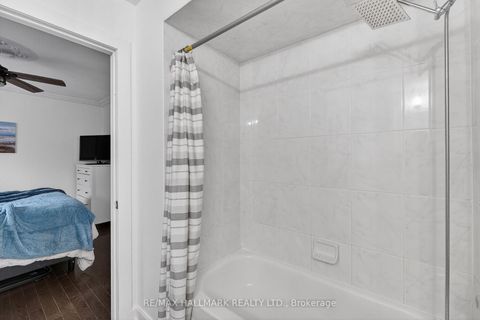 Photo 30 at 33 Topaz Court, Maple, Vaughan