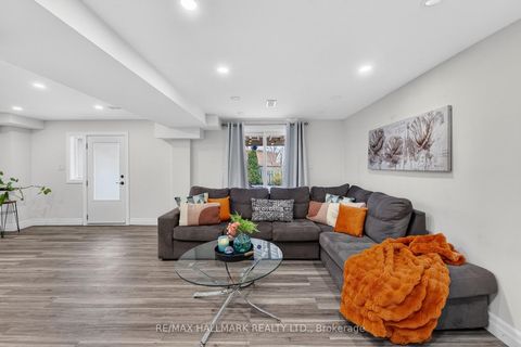 Photo 35 at 33 Topaz Court, Maple, Vaughan