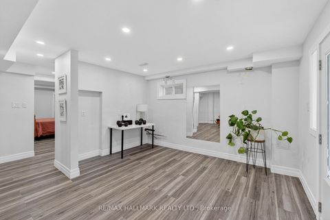 Photo 38 at 33 Topaz Court, Maple, Vaughan