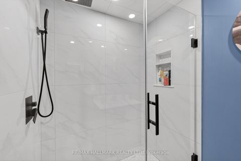 Photo 41 at 33 Topaz Court, Maple, Vaughan