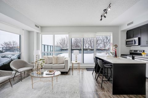 Photo 10 at 625 - 15 James Finlay Way, CFB, Toronto