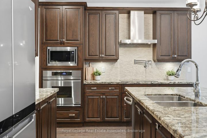 Photo 13 at 290 Eaton Street, Georgetown, Halton Hills