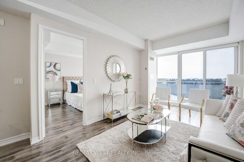 Photo 10 at 627 - 15 James Finlay Way, CFB, Toronto
