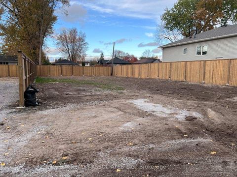 Photo 1 at 346 Miami Drive, Keswick South, Georgina