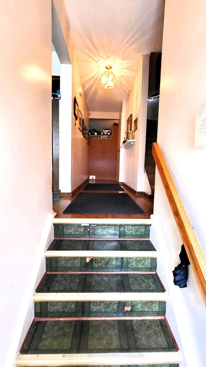 Photo 3 at 104 - 104 Baronwood Court, Brampton North, Brampton