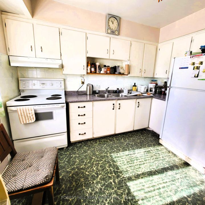 Photo 5 at 104 - 104 Baronwood Court, Brampton North, Brampton