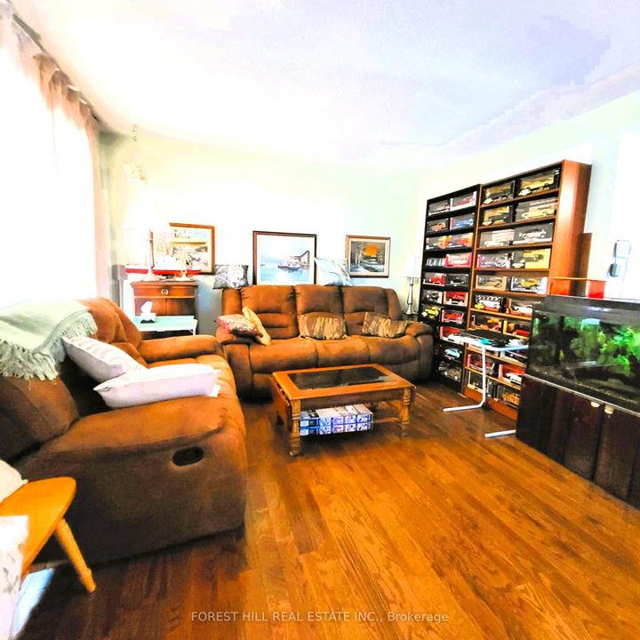 Photo 9 at 104 - 104 Baronwood Court, Brampton North, Brampton