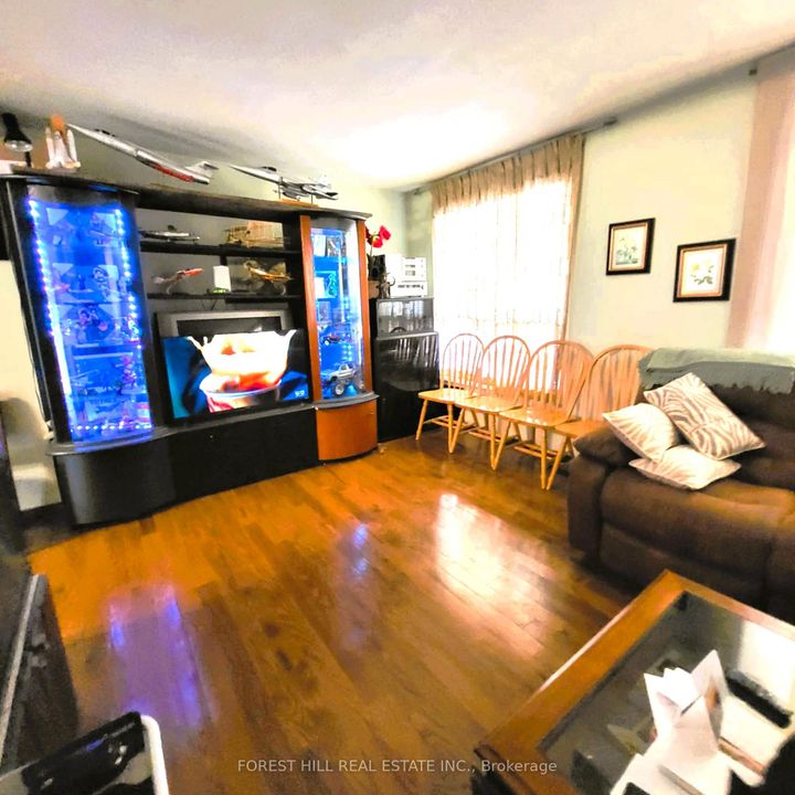 Photo 10 at 104 - 104 Baronwood Court, Brampton North, Brampton