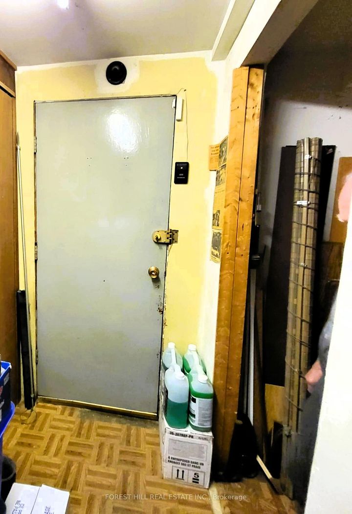 Photo 12 at 104 - 104 Baronwood Court, Brampton North, Brampton