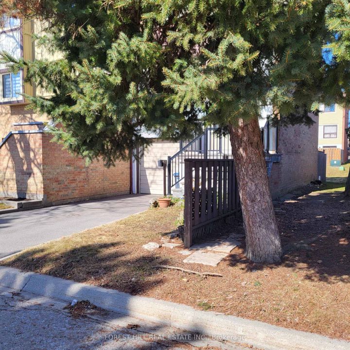 Photo 14 at 104 - 104 Baronwood Court, Brampton North, Brampton