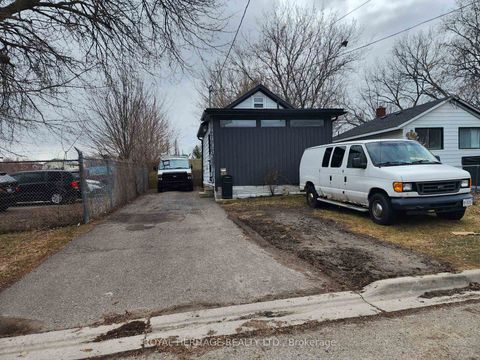 Photo 2 at 203 Valencia Road, Lakeview, Oshawa