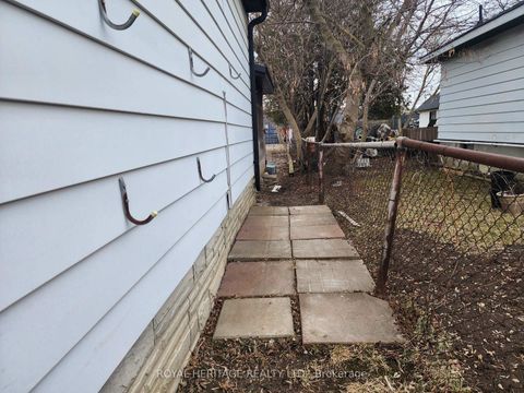 Photo 22 at 203 Valencia Road, Lakeview, Oshawa