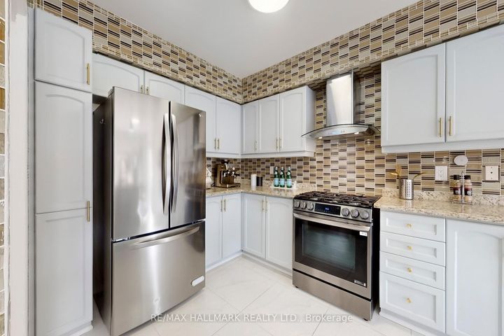 Photo 11 at 17 Durango Drive, Westbrook, Richmond Hill