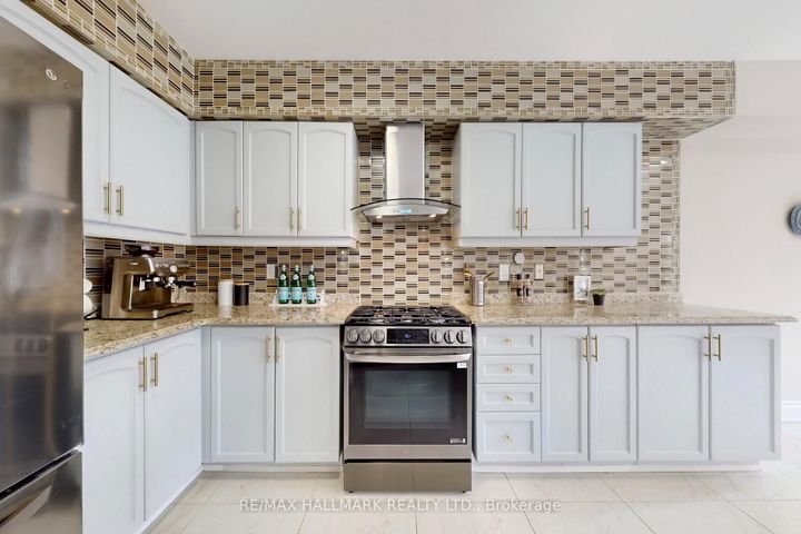 Photo 13 at 17 Durango Drive, Westbrook, Richmond Hill