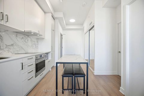 Photo 6 at 1007 - 60 Honeycrisp Crescent, Vaughan Corporate Centre, Vaughan