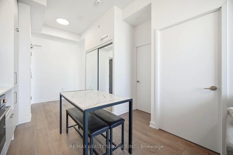 Photo 8 at 1007 - 60 Honeycrisp Crescent, Vaughan Corporate Centre, Vaughan