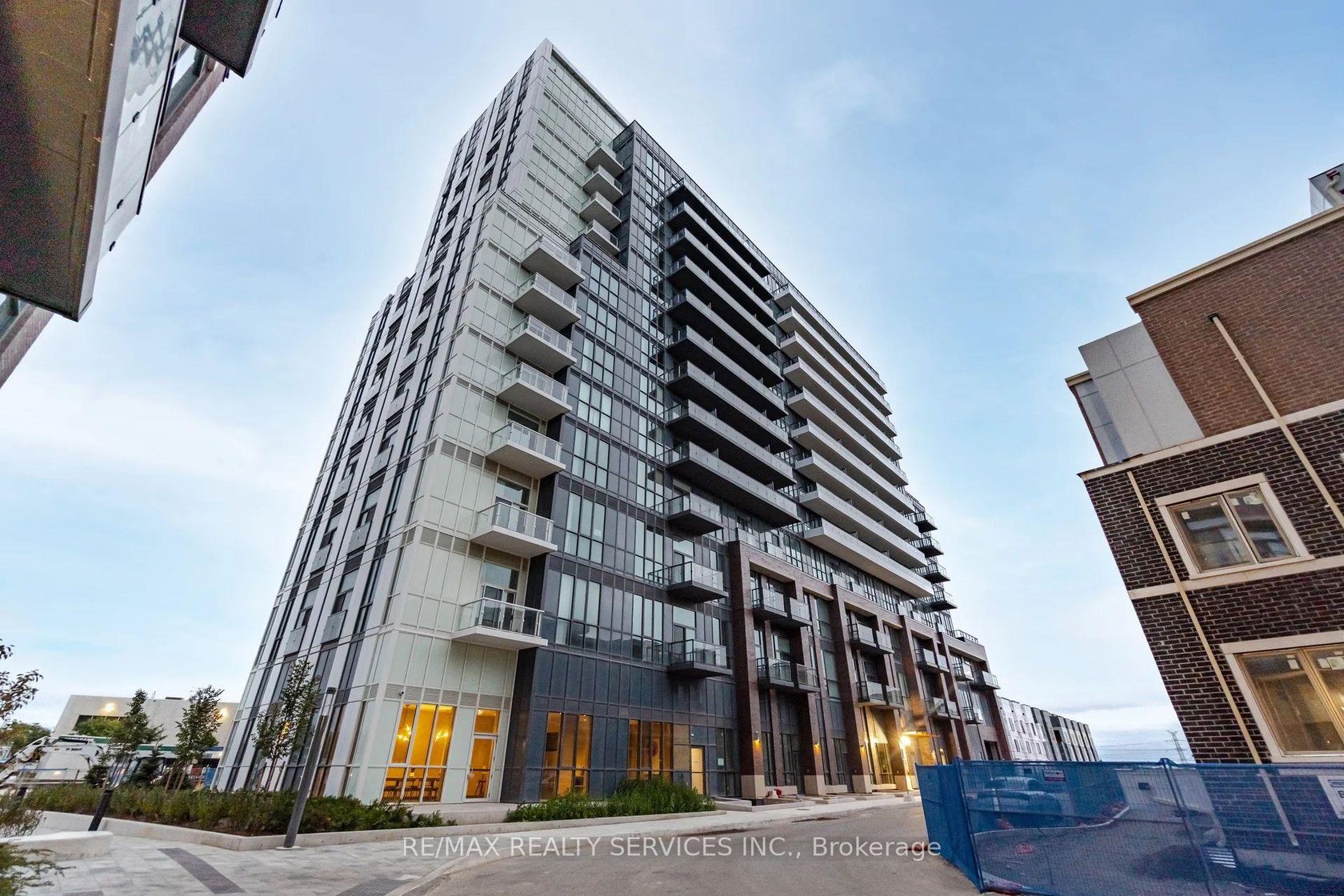 1007 - 60 Honeycrisp Crescent, Vaughan Corporate Centre, Vaughan photo number 2