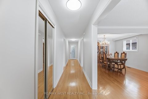 Photo 3 at 6 Disan Court, Beaumonde Heights, Toronto