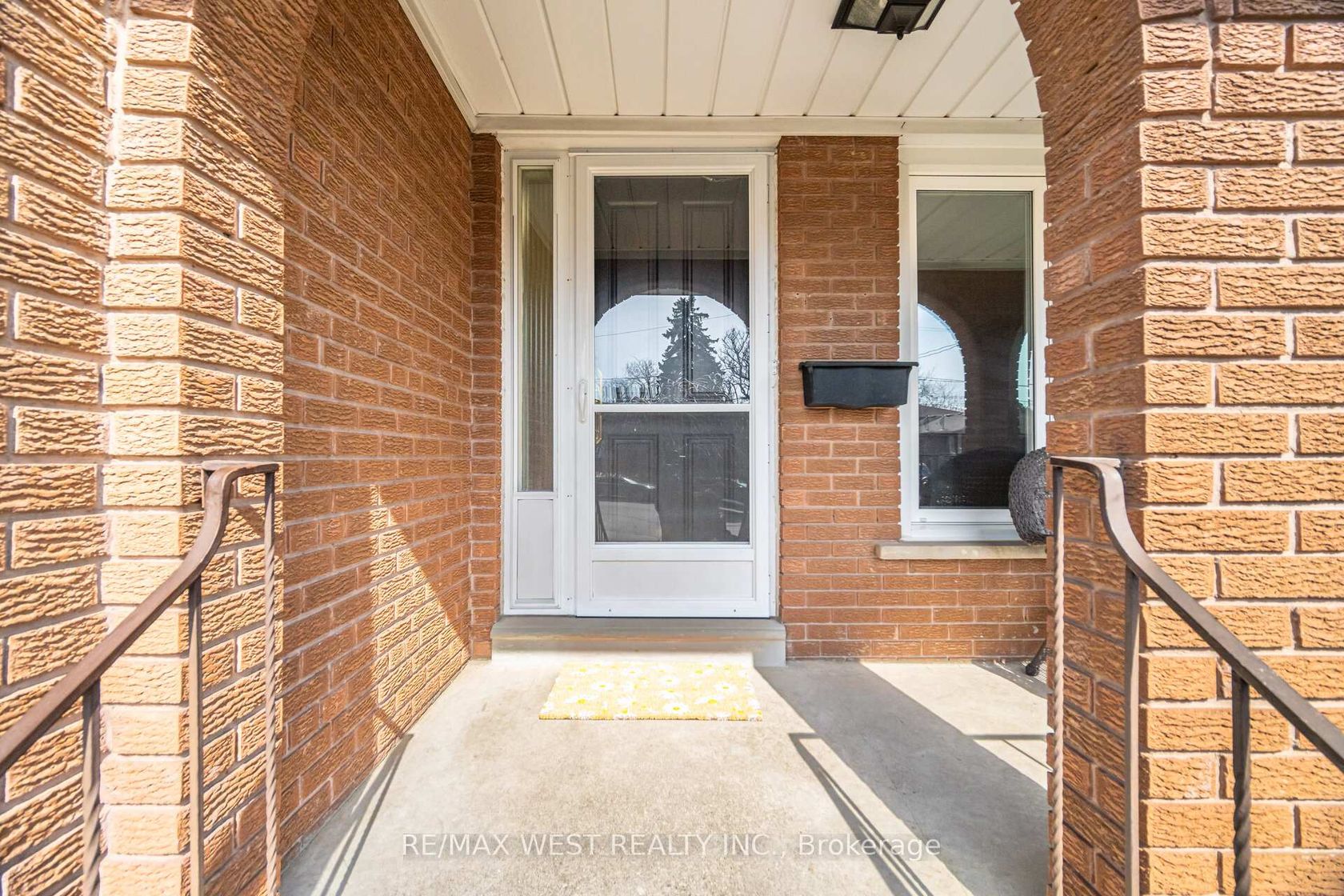 6 Disan Court, Beaumonde Heights, Toronto 