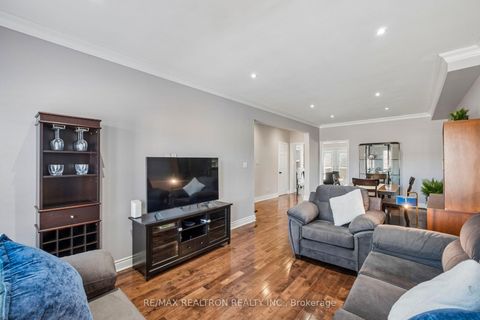 Photo 8 at 5 - 8909 BATHURST Street, South Richvale, Richmond Hill