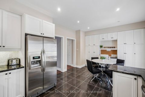 Photo 15 at 5 - 8909 BATHURST Street, South Richvale, Richmond Hill