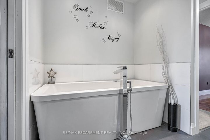 Photo 21 at 280 Quigley Street, Vincent, Hamilton