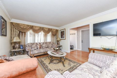 Photo 8 at 7608 Benavon Road, Malton, Mississauga