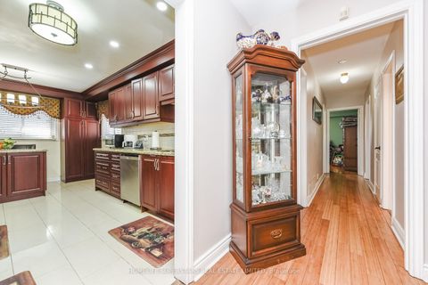 Photo 19 at 7608 Benavon Road, Malton, Mississauga