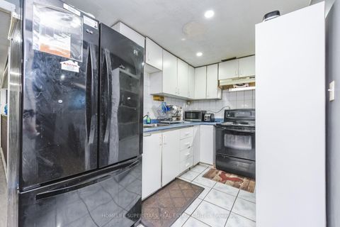 Photo 31 at 7608 Benavon Road, Malton, Mississauga