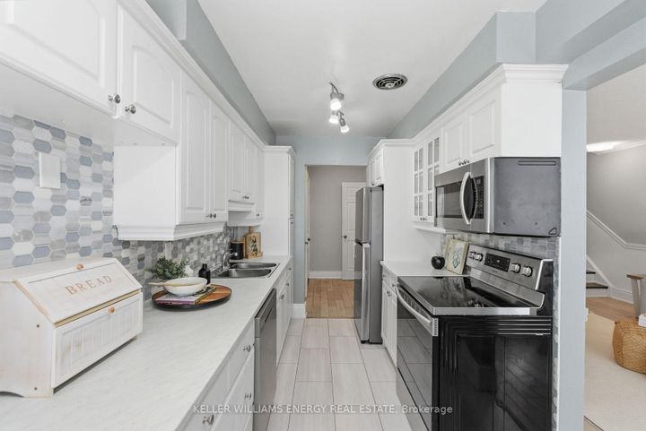 Photo 11 at 12 - 33 Taunton Road E, Centennial, Oshawa