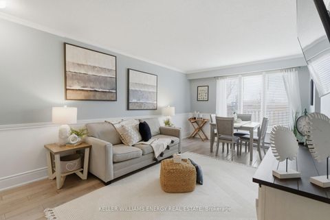 Photo 7 at 12 - 33 Taunton Road E, Centennial, Oshawa