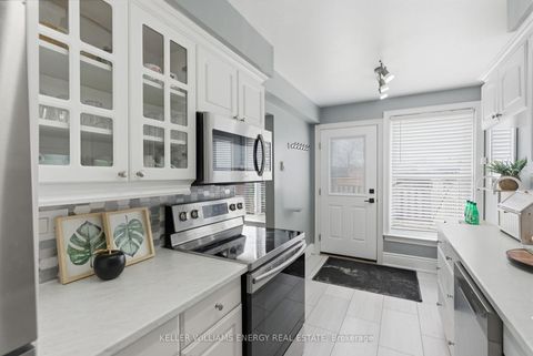 Photo 9 at 12 - 33 Taunton Road E, Centennial, Oshawa