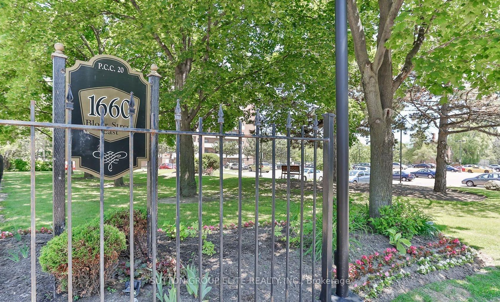 502 - 1660 Bloor Street, Applewood, Mississauga 