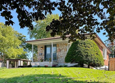 Photo 1 at 529 Carman Court, Donevan, Oshawa