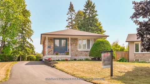 Photo 2 at 529 Carman Court, Donevan, Oshawa