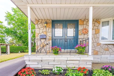 Photo 4 at 529 Carman Court, Donevan, Oshawa