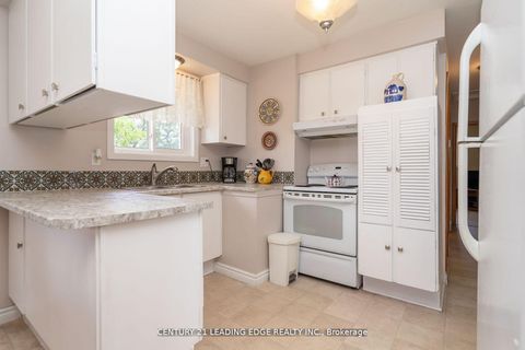 Photo 8 at 529 Carman Court, Donevan, Oshawa