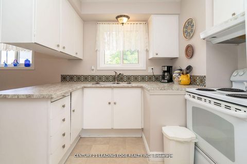 Photo 9 at 529 Carman Court, Donevan, Oshawa