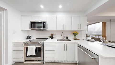 Photo 13 at 212 - 175 Cedar Avenue, Harding, Richmond Hill