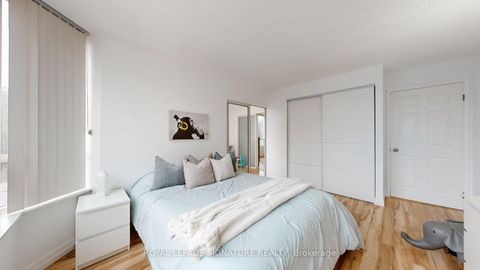 Photo 23 at 212 - 175 Cedar Avenue, Harding, Richmond Hill