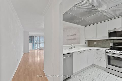Photo 5 at 206 - 18 Hollywood Avenue, Willowdale East, Toronto