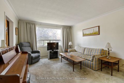 Photo 2 at 598 Coldstream Avenue, Lawrence, Toronto